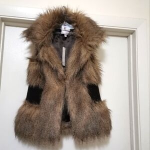NWT ROMEO & JULIET COUTURE FAUX FUR VEST